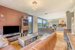 Dit luxueus afgewerkte en volledig gerenoveerde huis biedt een ongeziene combinatie van een hoogwaardige privé wellness en een absolute oase...