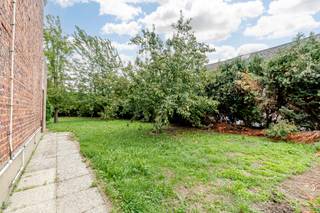 <p><strong>Ben je op zoek naar een ruim bouwlot om jouw droomwoning te realiseren? Zo gevonden!</strong></p>

<p>Dit bouwlot van 270 m² is gelegen in Denderhoutem en biedt de mogelijkheid om een ruime gezinswoning te realiseren. Gelegen in een residentiële en groene omgeving, vormt dit perceel een aangename uitvalsbasis voor wie rustig wil wonen en toch vlot verbonden wil zijn met de belangrijkste invalswegen.</p>

<p>Met een voorziene gevelbreedte van 9,29 meter en een bouwzone van 15 meter diep op het gelijkvloers en 12 meter op de verdieping, zijn er mooie mogelijkheden voor een comfortabele woning met een indeling naar eigen wensen. De woning zal aansluiten op de bestaande woning nr. 163, terwijl aan de andere zijde een wachtgevel wordt voorzien.</p>

<p><strong>Bouwvoorschriften:</strong></p>

<ul><li>bouwlot van 270 m²;</li><li>gesloten bebouwing toegelaten;</li><li>gevelbreedte van 9,29 meter;</li><li>bouwdiepte van maximaal 15 meter op het gelijkvloers en 12 meter op de verdieping;</li><li>aansluiting op de bestaande woning nr. 163;</li><li>nieuwe wachtgevel aan de rechterzijde;</li><li>akkoord om op de perceelgrens te bouwen;</li><li>afzonderlijk bouwlot, gekend als lot 1.</li></ul>

<p>De ruime bouwmogelijkheden maken dit perceel geschikt voor het realiseren van een comfortabele gezinswoning met meerdere slaapkamers, volledig afgestemd op de wensen van de toekomstige eigenaar.</p>

<p>Interesse? Neem vandaag nog contact met ons op voor meer informatie!</p>