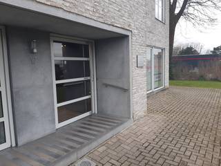 ALLES OP WANDELAFSTAND !De lichtrijke leefruimte (raampartijen rond-om-rond) vormt het hart van dit prachtige appartement. Van hieruit hebt u toegang...