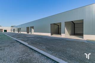 Onmiddellijk beschikbare KMO-units te ZedelgemOp een strategische ligging te Zedelgem, nabij de Torhoutsesteenweg en vlakbij op- en afrit E403,...