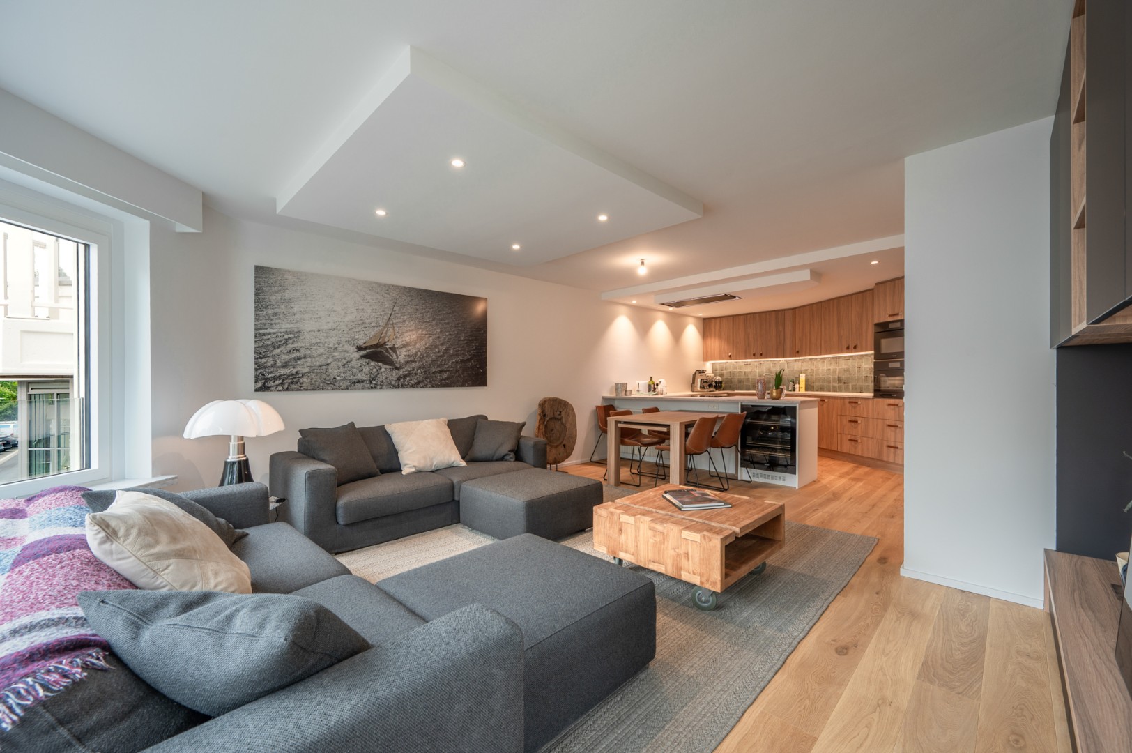 Uitzonderlijk breed appartement met aangenaam zicht op groen en villa's van Het Zoute, gelegen in residentie tussen Driehoeksplein en Ijzerzerpark. - foto 4