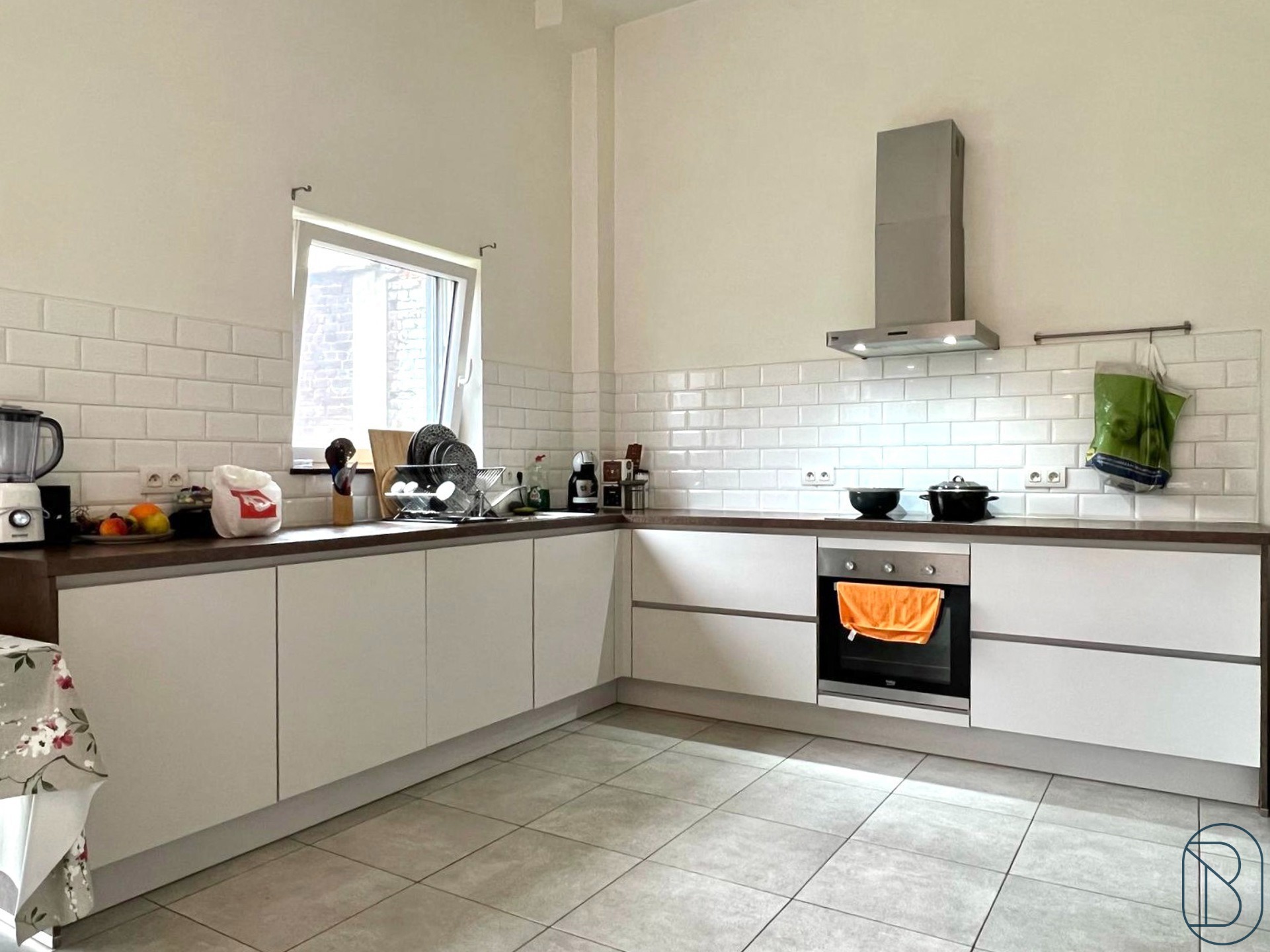 Goedgelegen APPARTEMENT met 2 SLK, TERRAS en TUIN - foto 1