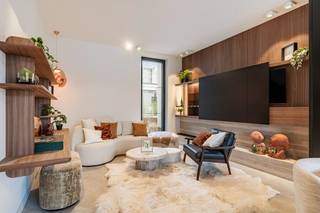 Of je nu een (fiets)toerist bent of op zoek naar een comfortabel professioneel verblijf, bij Maison de l'Aube kan je écht op adem komen.Gelegen op...