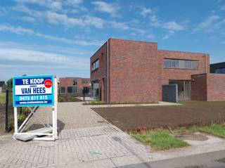 8 instapklare moderne BEN-woningen, gelegen op ruime percelen in een rustige omgeving.De woningen zijn gelegen in de Dennenstraat en Acaciadreef.De...