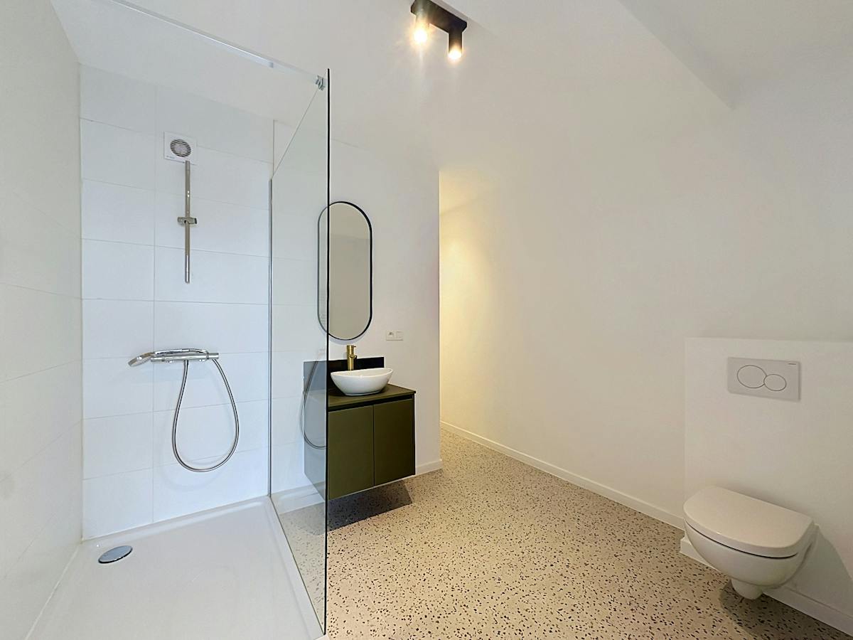 Gerenoveerd triplex-appartement met tal van mogelijkheden  - foto 4