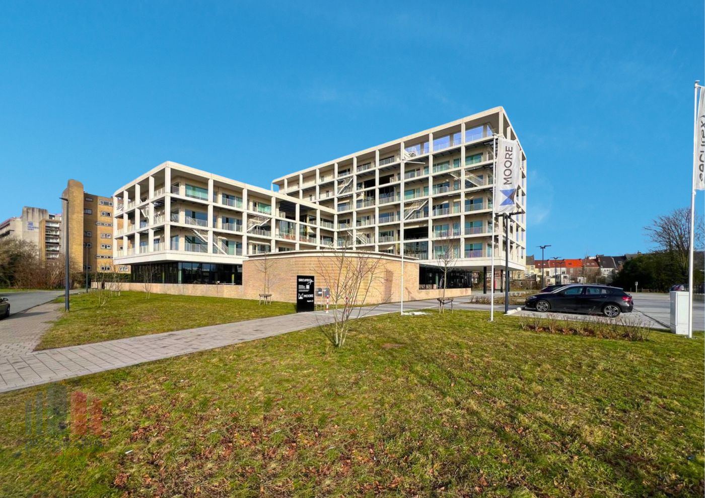 Sustainable 928 sqm office in exceptional location - photo 2