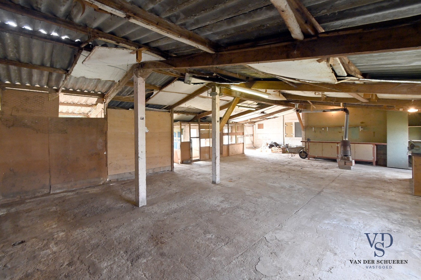 Te renoveren bungalow op een perceel van ca. 2.840 m² - foto 4