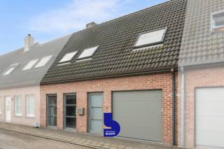 Deze instapklare gezinswoning combineert ruimte, licht en comfort en beschikt over een open leefruimte, drie slaapkamers, een bureauruimte en...