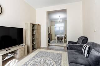 🏡 FOR SALE – Beautiful 2-bedroom duplex with courtyard/garden in Schaerbeek – Plasky areaWe Invest Brussels-Europe is pleased to present this...