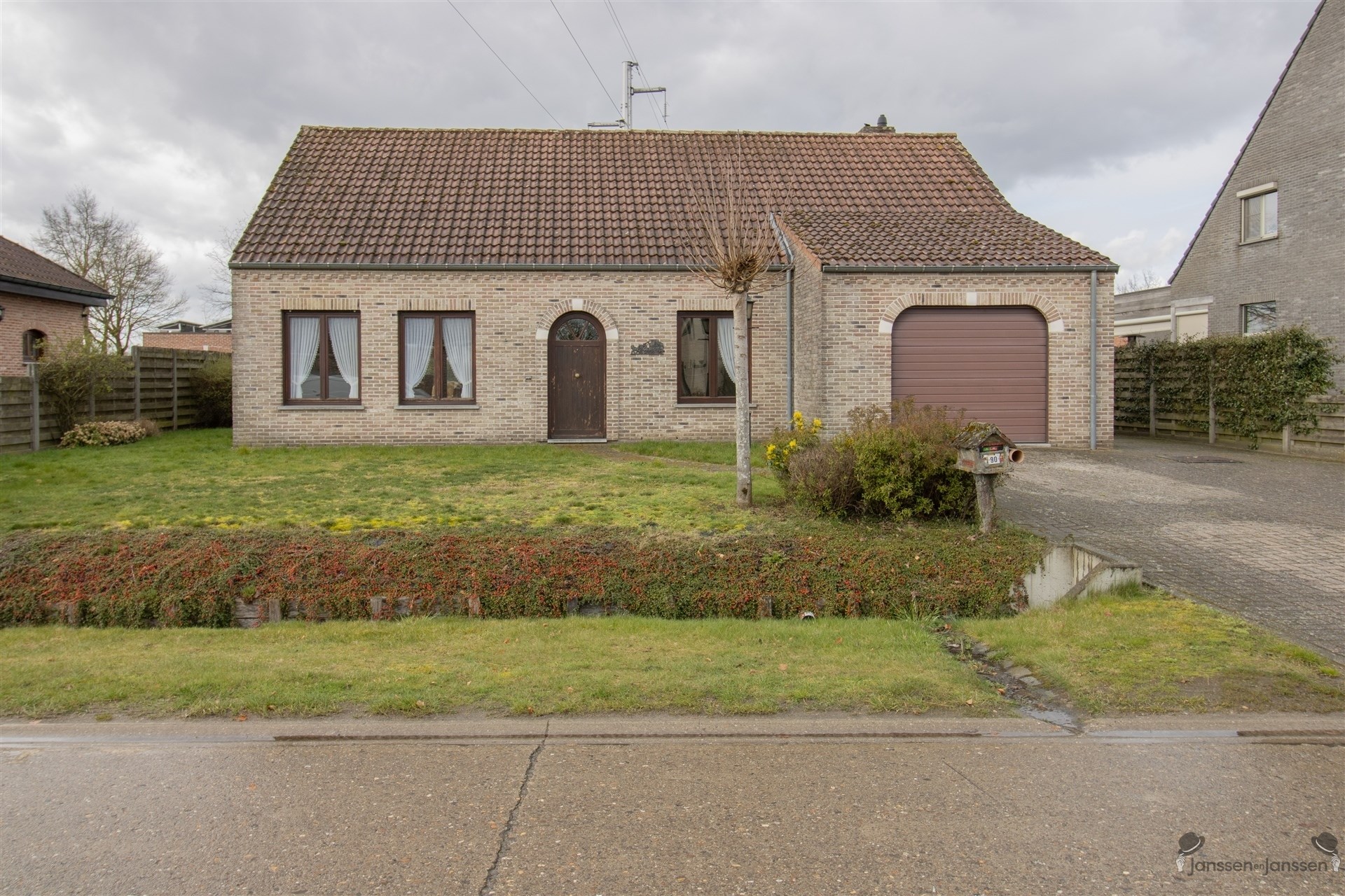 Maison de plain-pied de 2 chambres à coucher sur 867 m².  Hall d'entrée.