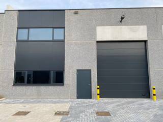 Uitstekend gelegen KMO-unit B08 van 214 m² grondoppervlakte, plus mezzanine van 33 m² (te gebruiken als opslag of als bureel) met 2...