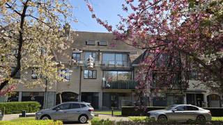 Gelegen in het centrum van Schilde bevindt zich dit ruim te renoveren duplex appartement van ca. 210 m² op de 2 de verdieping in een gebouw met...