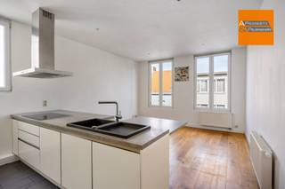 Situé au deuxième étage d'un petit immeuble sur la Bredabaan à Merksem, cet appartement 1 chambre offre un cadre de vie pratique et agréable...