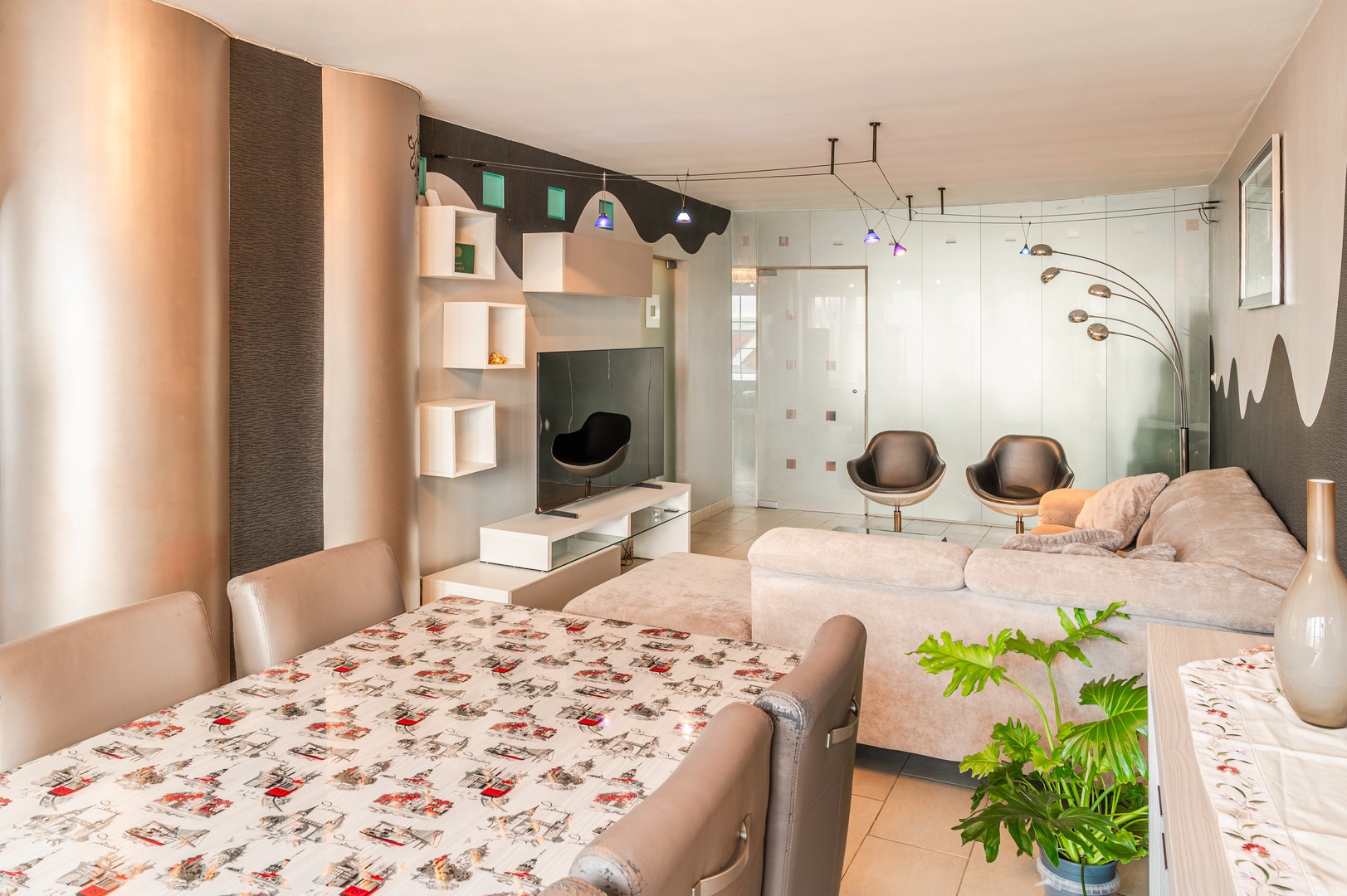 Op te frissen appartement met 2 slaapkamers te Sint-Niklaas. - foto 5