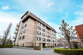 Ontdek dit prachtig en volledig instapklaar luxepenthouse, afgewerkt met kwalitatieve materialen en voorzien van een zonnig terras met een...