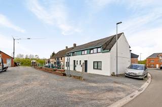 [[ DIT PAND NEEMT DEEL AAN DE ERA OPEN HUIZEN DAG OP 6/12 VAN 11:00 TOT 12:00 ]]In een doodlopend straatje in Meerbeke, vlak bij Roosdaal, vind je...