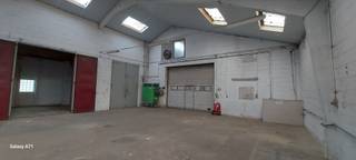 Ruime loods van 450m² te Bovekerke. De loods is voorzien van een grote buitenruimte (640 m²).In de loods mag gewerkt worden met machines...