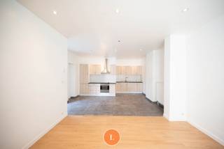 Ben jij op zoek naar een starterswoning of naar een investeringsproject? Dan is dit de kans.Deze goed gelegen woning bevindt zich op wandelafstand...
