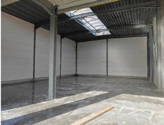 KMO - unit van 253 m² gelegen in de Middelmolenlaan 50 bestaat uit een opslagplaats van 253 m² en een mezzanine van 59 m².De unit ligt in een modern...