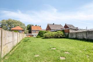 Te renoveren, degelijke woning op toplocatie in het hart van Bierbeek!Ontdek deze solide, te renoveren woning op een zonnig perceel van meer dan 5...