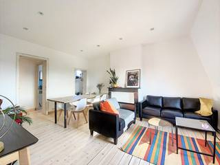 LAKEN - Lichtrijk 4 slaapkamer appartement te huur van 169m².Dit lichtrijk, ongemeubeld en ruim appartement telt 4 slaapkamers. Het is gelegen op...