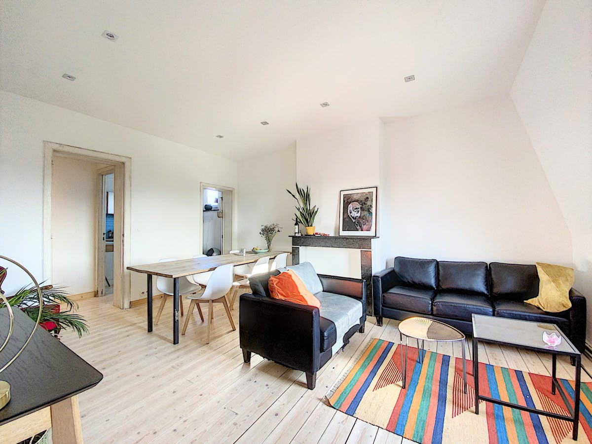 LAKEN - Lichtrijk 4 slaapkamer appartement te huur - foto 2