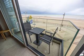 Zeer recent appartement met frontaal zeezicht gelegen op de 2e verdieping van de Residentie Vision met als indeling : inkomhal, ruime en...