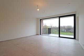 Prachtig nieuwbouwappartement in hartje Ardooie.Het appartement bevindt zich op de eerste verdieping in de stijlvolle residentie Parkzicht II.Het...