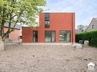 [[ DIT PAND NEEMT DEEL AAN DE ERA OPEN HUIZEN DAG OP 6/12 VAN 13:00 TOT 14:00 ]]Nieuwbouwwoning (casco+) met 3 slaapkamers en carport op een zeer...