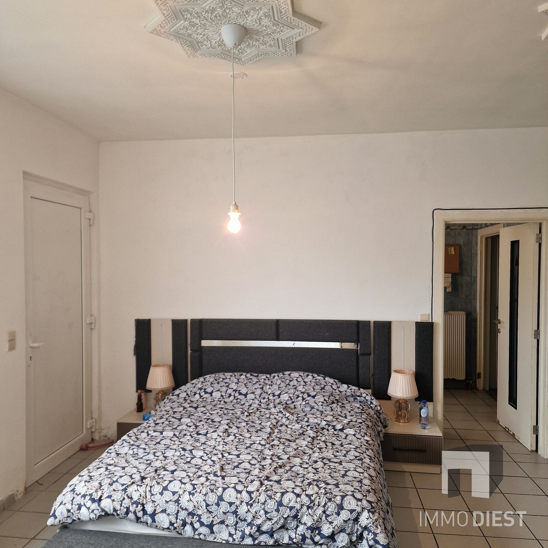 Handelsgelijkvloers met woonst en garages - foto 5