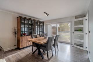 Totaal instapklare gezinswoning te koop in een rustige wijk te MeulebekeBen je op zoek naar een ruime gezinswoning met optimale woonruimte en maar...