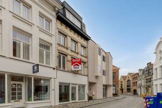 Mechelen: Instapklaar handelshuis met 4 slaapkamers te koop in het centrumIn het hart van Mechelen, in de levendige Sint-Katelijnestraat, bevindt...