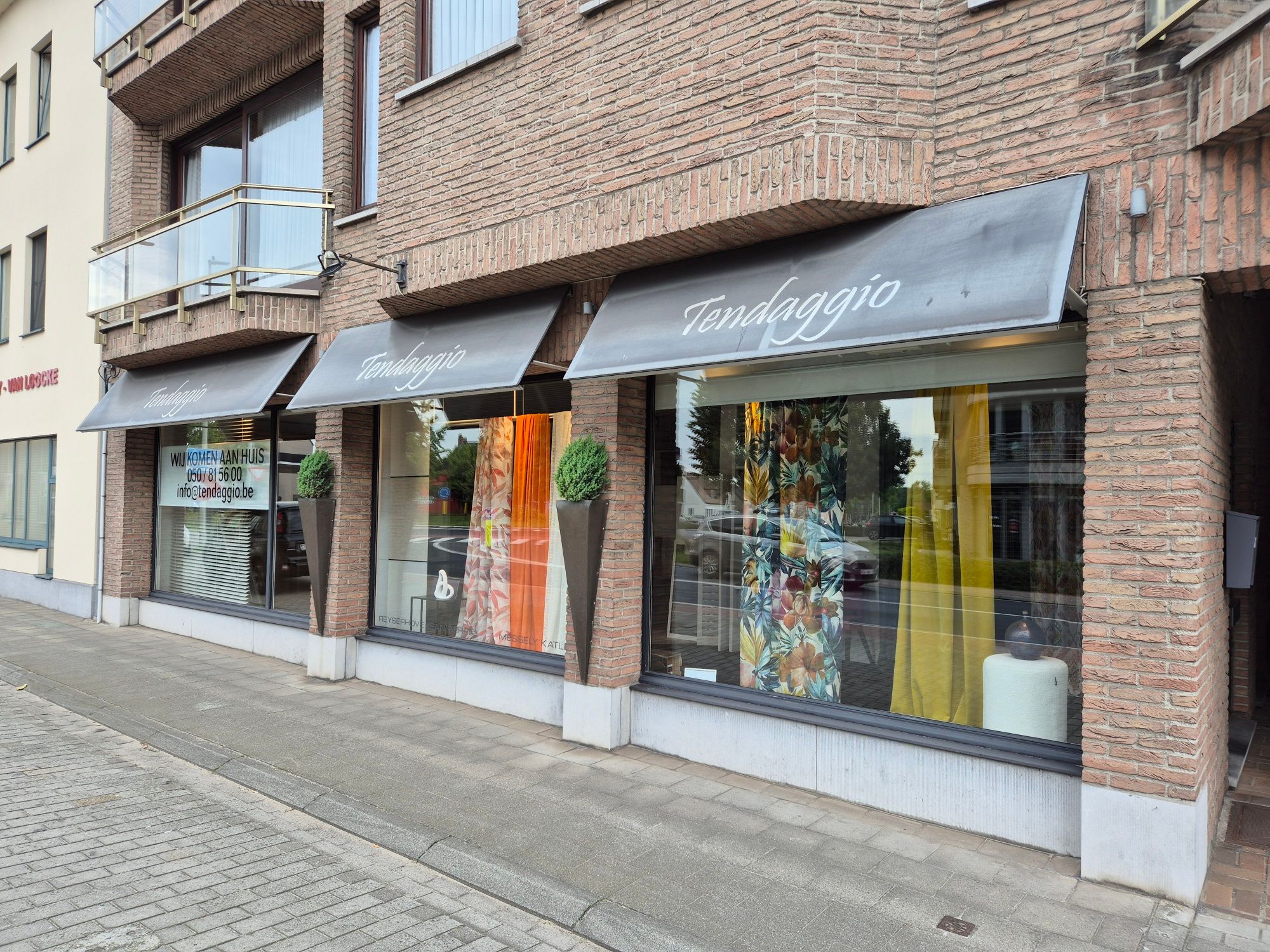 Zichtbaar, centraal en boordevol potentieel handelspand te Oostkamp - foto 3