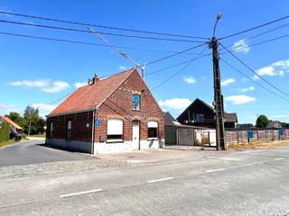 Goedgelegen TE RENOVEREN HOB met GARAGE, TUIN. Gelegen nabij centrum Waregem en Kruisem alsook nabij invalswegen en E17. INDELING:...