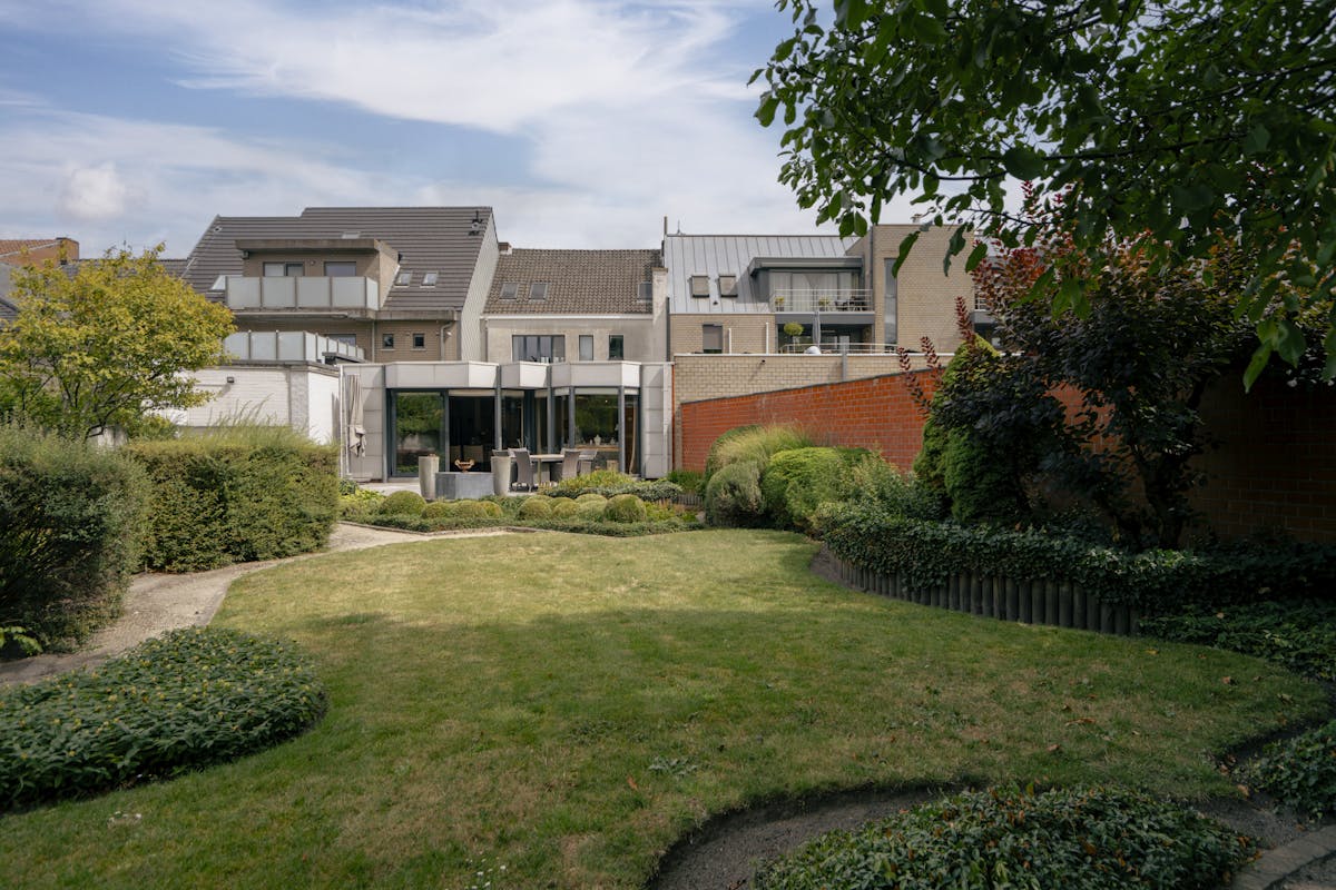 Herenhuis met unieke stadstuin en praktijk te Oostakkerdorp - foto 2