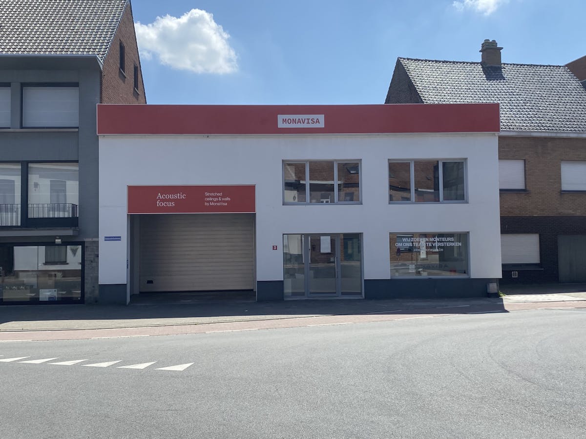 Opslagplaats met toonzaal en kantoor op invalsweg te Roeselare - foto 2