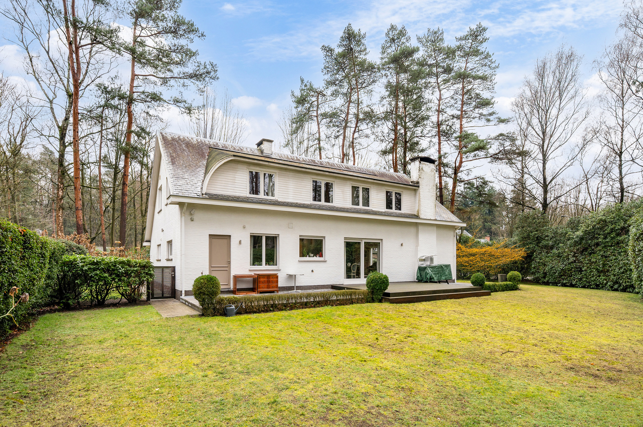 Statige villa gelegen op een prachtig perceel van ca. 1860m² in een rustige, groene residentiële omgeving. - foto 4