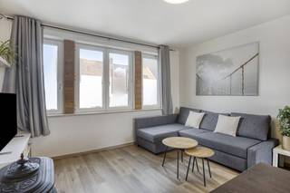 Deze woning kan perfect dienst doen als starterswoning of investering!Hier geniet men in principe van de voordelen van een appartement,...