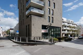 Prachtig commercieel pand in centrum Mechelen.<br />Deze prachtige commerciële ruimte met een bruikbare vloeroppervlakte van ongeveer 475m2 is gelegen op de Botermarkt van het bruisende centrum van Mechelen.<br />Met een uitstekende zichtbaarheid en veel passage!<br />De ruimte is veelzijdig, horeca, fitness...en kan worden aangepast aan de behoeften van uw activiteit.<br />Het pand dient nog afgewerkt te worden.<br />Kortom een pand met vele mogelijkheden op een top locatie!<br />Voor meer info contacteer Patrick 0472/26 93 33, patrick@immominnaert.be of neem een<br />kijkje op immominnaert.be