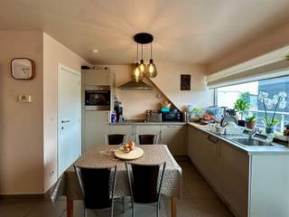 Dit charmante duplexappartement bevindt zich op een uitstekende locatie, op wandelafstand van het station te Wetteren en vlakbij...