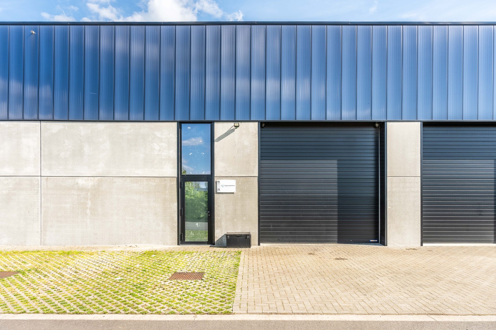 KMO-unit van 253 m² met 3 parkeerplaatsen en vergunde conciërgewoning - foto 3