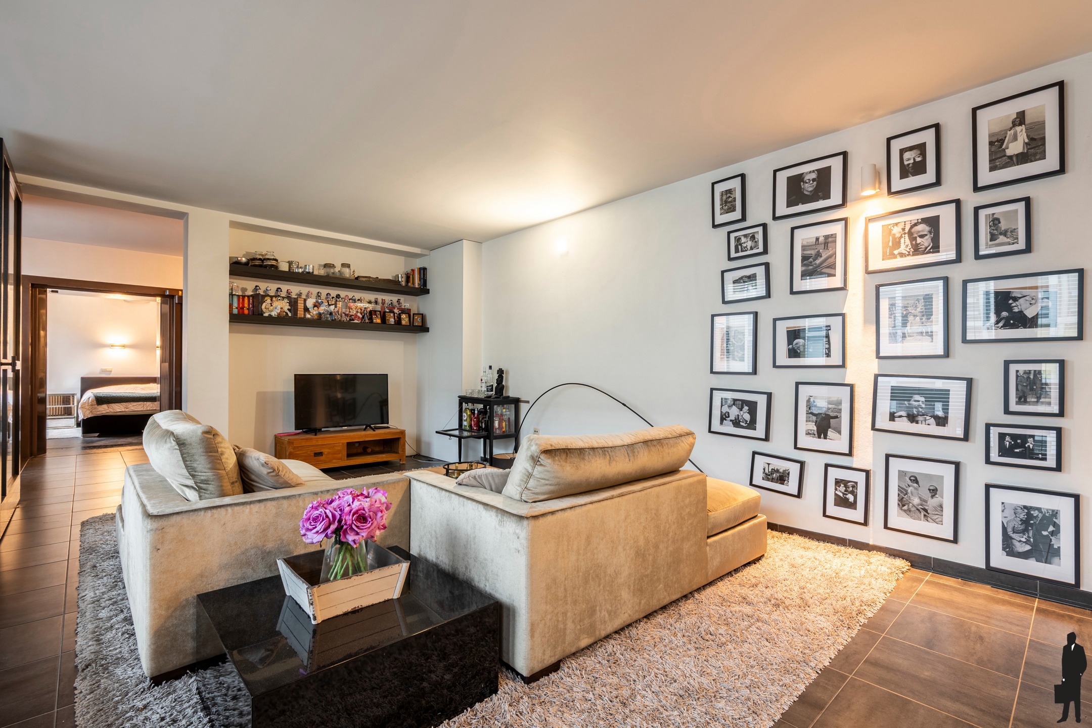 Stijlvol bemeubeld appartement van 97m² met unieke bankkluis - foto 3