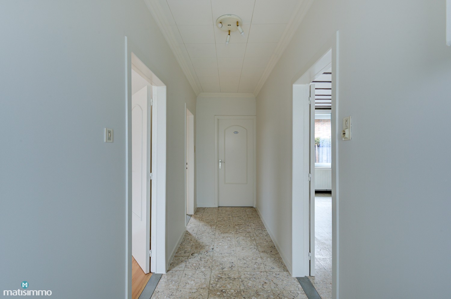 RUSTIG GELEGEN EENGEZINSWONING MET 2 SLAAPKAMERS, TUIN EN GARAGE TE VLIERMAALROOT - foto 2