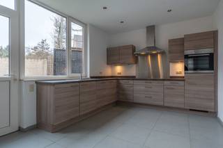 Gelijkvloers 1-2 slpk appartement met tuintje vlakbij centrum BeerseEPC: B-label | 90m² bewoonbaar | ZonnepanelenWe betreden het appartement via de...