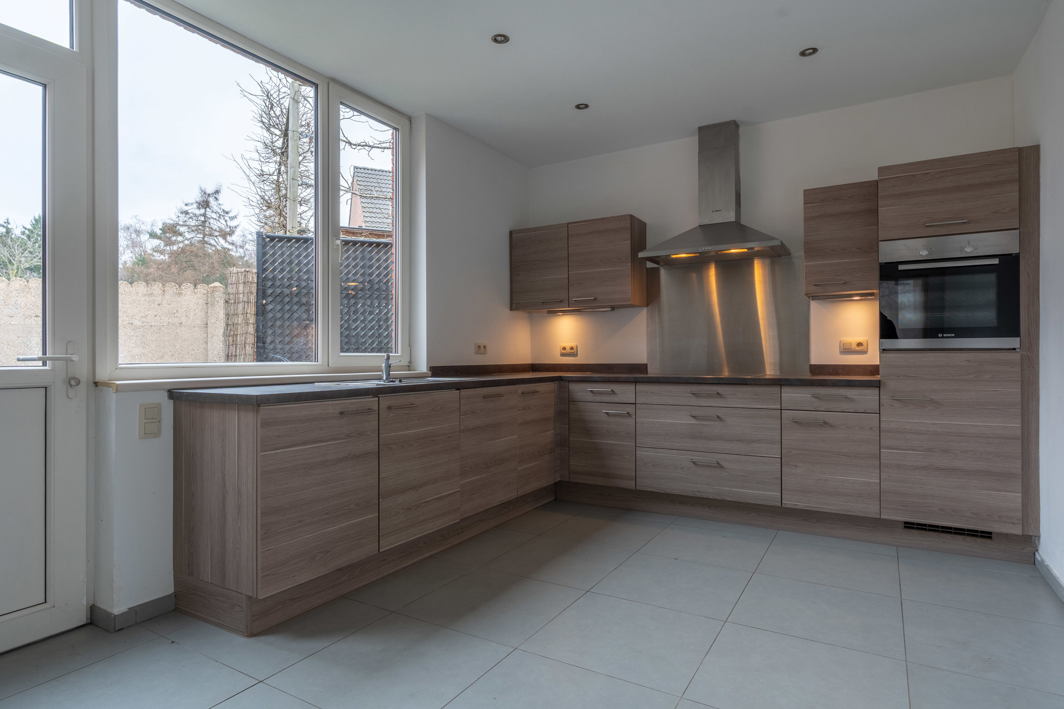 Gelijkvloers 1-2 slpk app met tuintje vlakbij centrum Beerse - foto 2