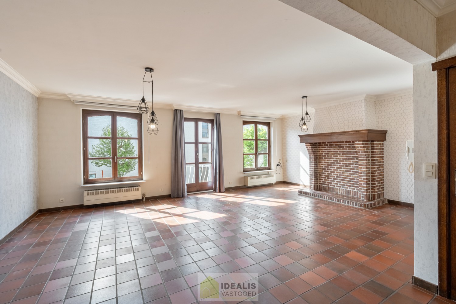 IDEALIS VASTGOED – RUIM APPARTEMENT MET TERRAS VAN CA.35M² EN PRIVATIEVE GARAGE IN HARTJE LOMMEL! Dit ruime appartement met een netto bewoonbare oppervlakte van ca.101m² bevindt zich op de 1e verdieping. Het appartement is vlot bereikbaar via de trappenza - foto 5