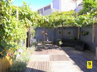 <p><span>Magnifique maison de ville de 4 chambres à coucher avec un grand jardin de ville ensoleillé dans un emplacement de choix !</span></p><p><span> </span></p><p><span>La propriété a la disposition suivante :  </span></p><p><span> </span></p><p><span>Rez-de-chaussée (hall d'entrée - salle à manger - cuisine - toilettes - salon)</span></p><p><span>En entrant dans la propriété par le hall d'entrée, l'œil est immédiatement attiré par le carrelage vivant combiné aux éléments en bois rustiques, aux hauts plafonds et aux menuiseries caractéristiques en excellent état. </span></p><p><span>La salle de séjour spacieuse sur un parquet de grande qualité bénéficie non seulement d'une belle lumière naturelle, mais aussi d'un authentique poêle à charbon en état de marche. Le sol carrelé du couloir se retrouve également dans la salle à manger, facile à entretenir. </span></p><p><span>Attenante à la salle à manger se trouve le cœur de la maison : la cuisine. Elle est équipée de tous les appareils de cuisine courants et modernes, y compris une plaque de cuisson à gaz à 5 feux. Seul le four à micro-ondes manque à l'appel.</span></p><p><span>Il s'agit non seulement d'une belle cuisine de haute qualité, mais aussi d'une cuisine extrêmement pratique et d'une conception unique. </span></p><p><span>Le rez-de-chaussée dispose également d'une toilette pour les invités avec lave-mains.</span></p><p><span> </span></p><p><span>Premier étage (toilettes - salle de bains - chambre 1 - chambre 2)</span></p><p><span>Cet étage dispose d'un deuxième WC, également équipé d'un lave-mains. La salle de bains entièrement carrelée, parfaitement entretenue, est équipée d'un double lavabo, d'une douche séparée et d'une combinaison baignoire/douche. </span></p><p><span>Grâce à la grande fenêtre, l'aération est optimale et la lumière naturelle est présente. De plus, il y a deux chambres spacieuses à cet étage (12m² &amp; 18m²), toutes deux avec un parquet caractéristique. Il y a beaucoup d'espace pour décorer à votre guise.    </span></p><p><span> </span></p><p><span>Deuxième étage (chambre 1 - chambre 2)</span></p><p><span>Tout comme le reste de la maison, cet étage a été rénové à la perfection. La plus grande chambre est équipée de lucarnes Velux modernes, stores inclus. Les deux chambres bénéficient d'une très belle surface (12m² &amp; 18m²) et offrent donc beaucoup de potentiel en termes d'utilisation.</span></p><p><span> </span></p><p><span>Sous-sol &amp; grenier</span></p><p><span>La cave sèche de 38m² offre beaucoup d'espace de stockage. De plus, les raccordements pour le lave-linge et le sèche-linge sont également situés ici. Dans le grenier, il y a un espace de stockage supplémentaire d'une superficie de 10m².</span></p><p><span> </span></p><p><span>Jardin de ville</span></p><p><span>Le jardin de ville spacieux, avec beaucoup d'intimité et encore plus de soleil, est l'endroit idéal pour échapper à la vie urbaine trépidante. L'électricité est déjà fournie et l'entretien est limité. La cerise sur le gâteau. </span></p><p><span> </span></p><p><span>Location et disponibilité</span></p><p><span>Prix de location : €1.900,00/mois</span></p><p><span>Disponible : 01/08/2026</span></p><p><span> </span></p><p><span>Atouts supplémentaires :</span></p><ul><li><span>Mobiscore 9.6/10</span></li><li><span>Beau jardin de ville</span></li><li><span>Entièrement rénové</span></li></ul><p><span> </span></p><p><span> </span></p>