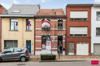 Deze woning met handelsruimte biedt een unieke combinatie van wonen en werken. Met een praktische en zeer ruime indeling biedt het volop...