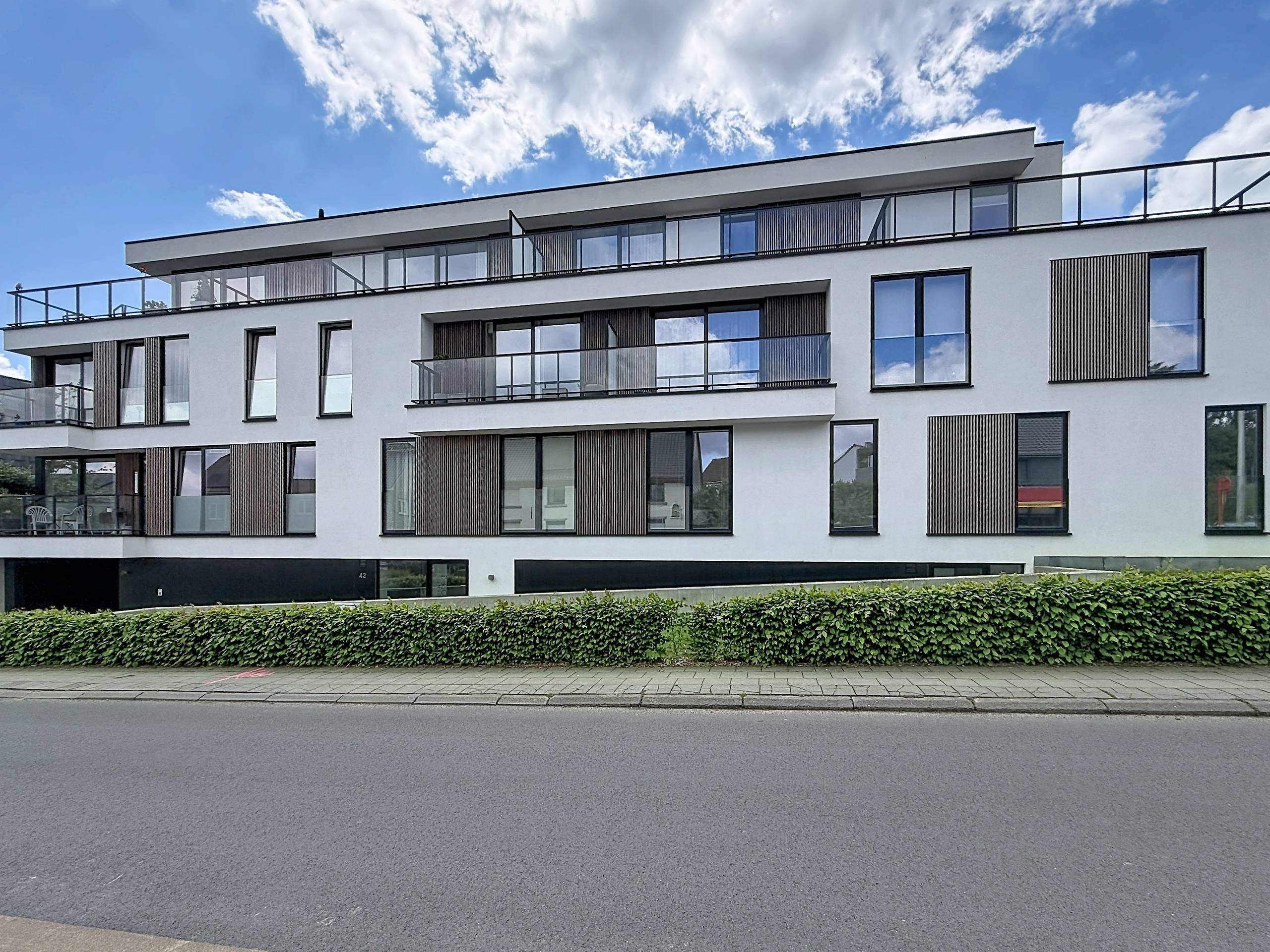 Ground-floor flat with 2 bedrooms and garage in Dilbeek - photo 1