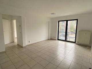 Dit instapklare appartement is gelegen aan de Ninovesteenweg 24 in Erembodegem.Het appartement beschikt over een lichtrijke leefkeuken, een aparte...